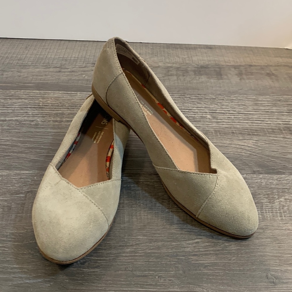 Toms flat suede shoes size 9 1/2